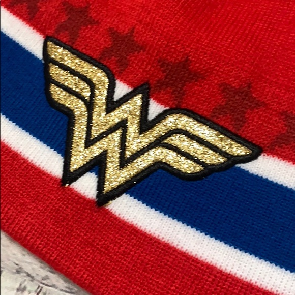 Wonder Woman youth beanie hat OS NEW - Picture 2 of 3
